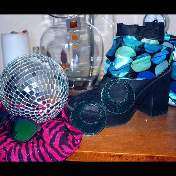 Iridescent Teal Effect Bold Hoop Earrings - Picture 2 of 4